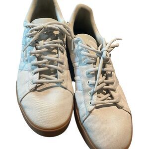 Adidas size 10 White Canvas Men's Sneakers excellent condition